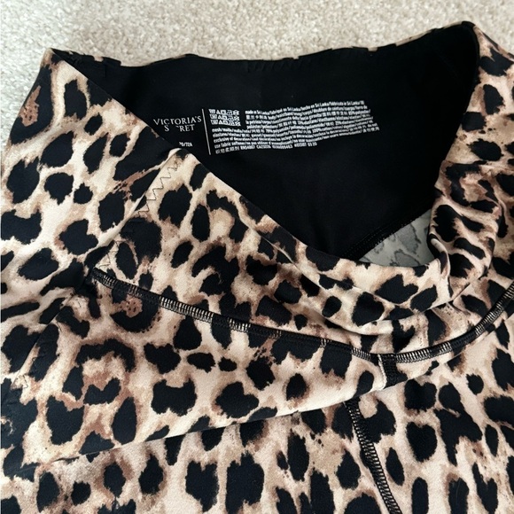 Victoria’s Secret incredible essential legging leopard print medium - Picture 7 of 8